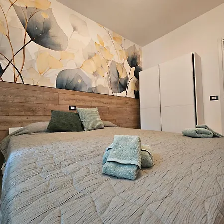Sea Side Sage Apartament *