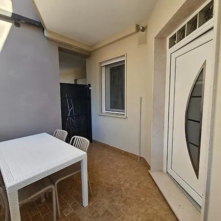 Sea Side Sage Apartmán